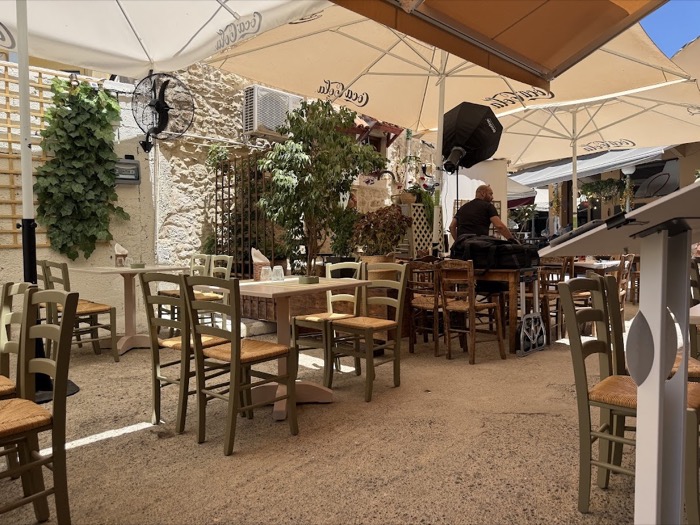 Lemoni Tavern